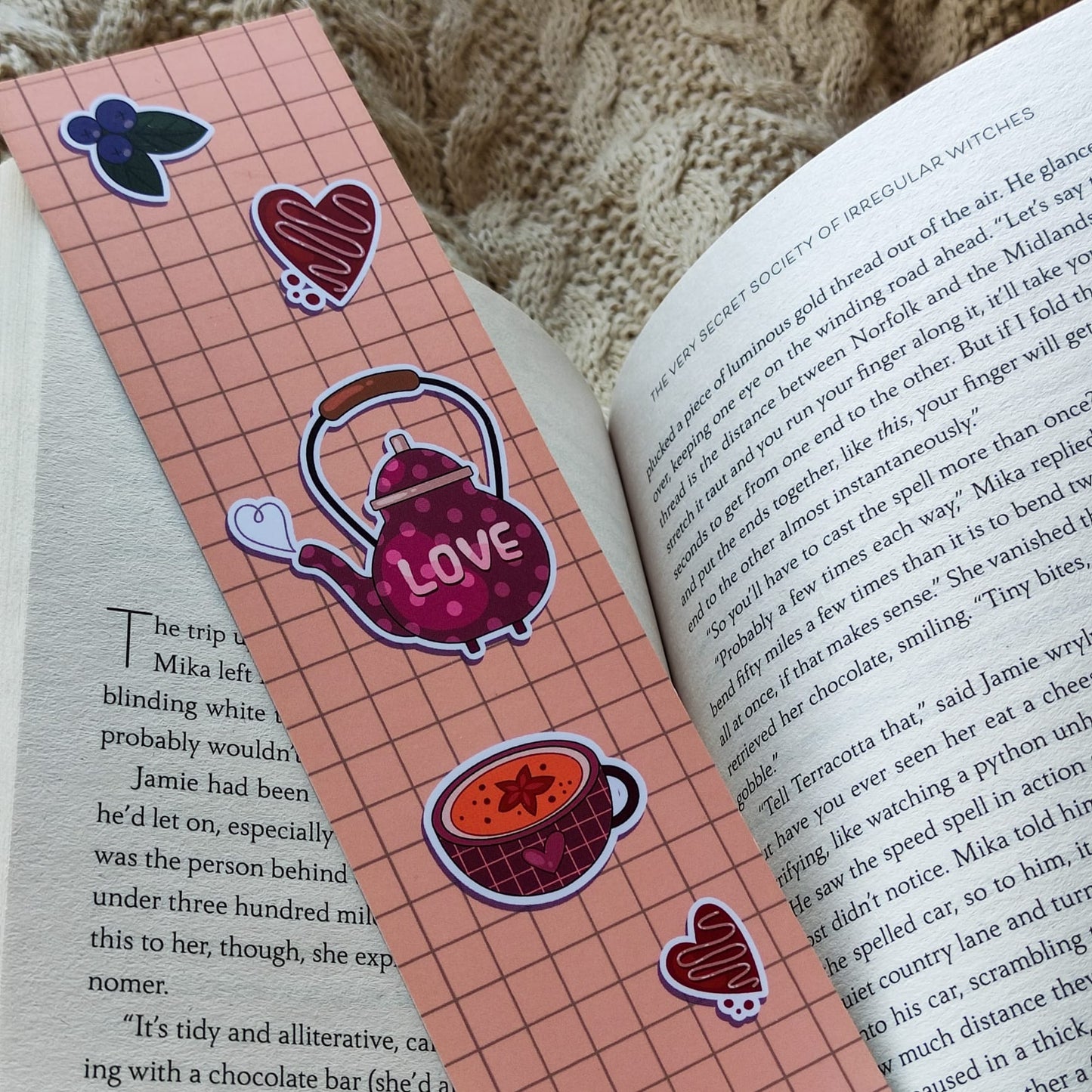 Cozy Hygge Bookmark – Warm & Minimalist Design – Comfort Gift for Book Lovers – Aesthetic Book Accessory – Single Bookmark