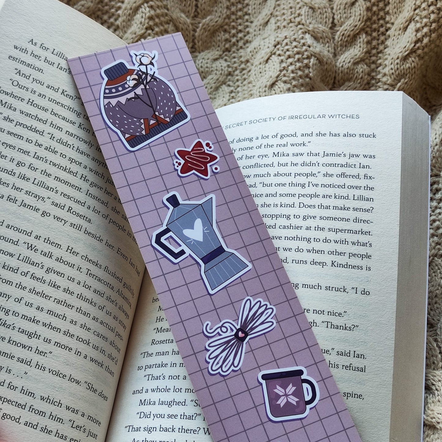 Cozy Hygge Bookmark – Warm & Minimalist Design – Comfort Gift for Book Lovers – Aesthetic Book Accessory – Single Bookmark
